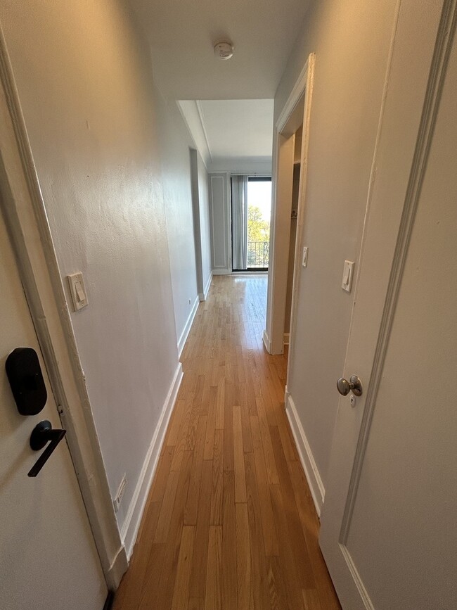 3330 N Lake Shore Dr in Chicago, IL - Building Photo - Building Photo