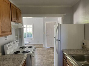 435 NE Russell Ave in Roseburg, OR - Building Photo - Building Photo