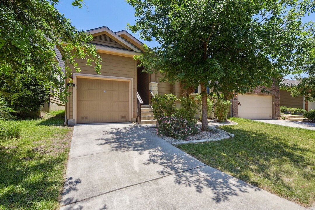 7238 Sunny Day in San Antonio, TX - Building Photo