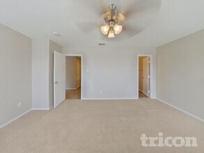 4937 Waterford Dr, Unit 2217 in Fort Worth, TX - Foto de edificio - Building Photo