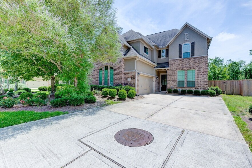 327 Twilight Toast Dr in Conroe, TX - Building Photo