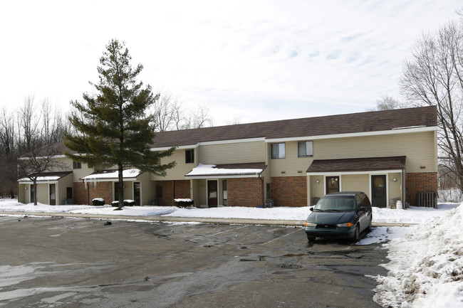 The Meadows Apartments in North Liberty, IN - Foto de edificio - Building Photo