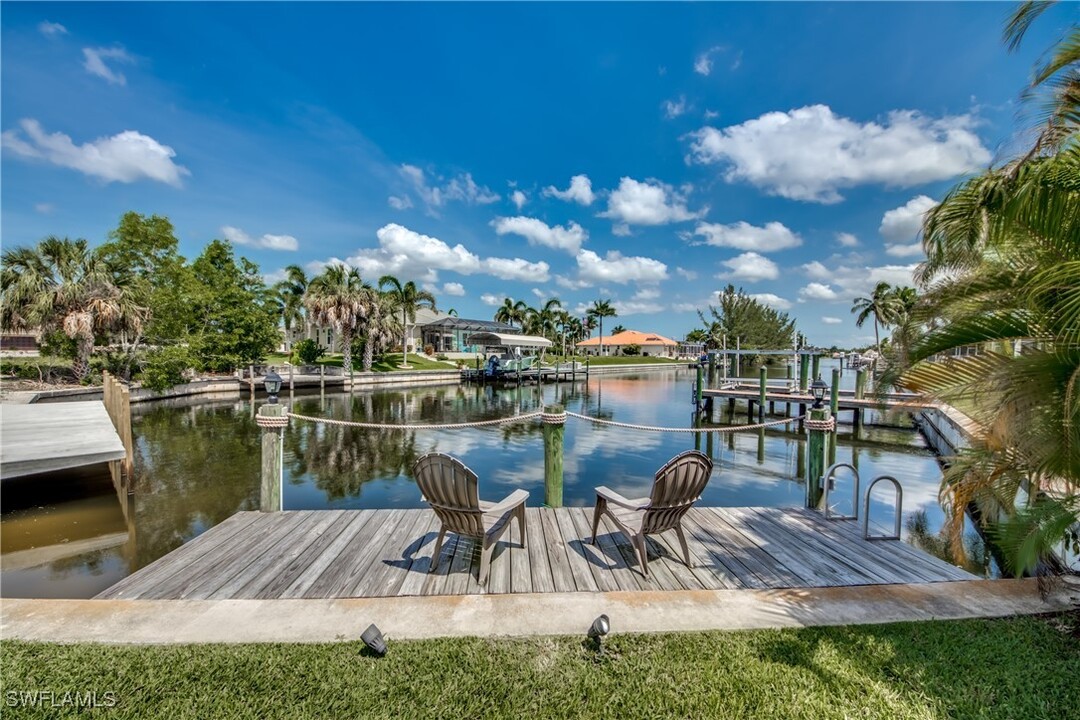 4142 SW 22nd Ct in Cape Coral, FL - Foto de edificio