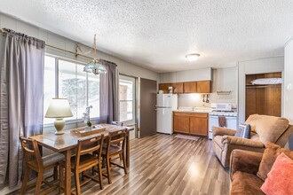 1100 Chautauqua in Cloudcroft, NM - Building Photo - Building Photo