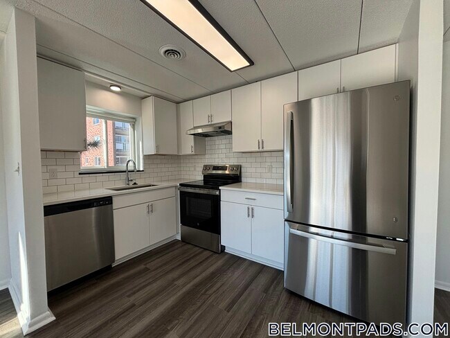 53 Hill Rd, Unit 712 in Belmont, MA - Foto de edificio - Building Photo