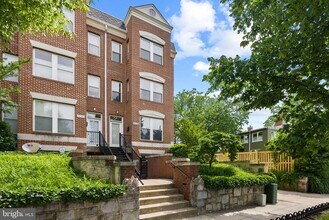 606 Kentucky Ave SE in Washington, DC - Building Photo - Building Photo