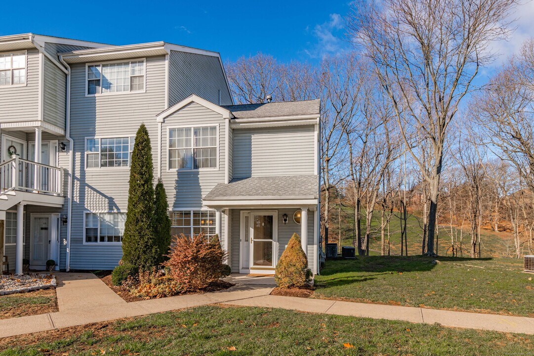 108 Water Course Row in Rocky Hill, CT - Building Photo