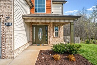 1084 Barnhill Rd in Clarksville, TN - Building Photo - Building Photo