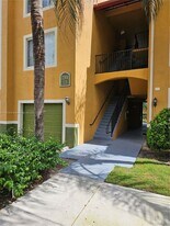 2301 W Preserve Way in Miramar, FL - Building Photo