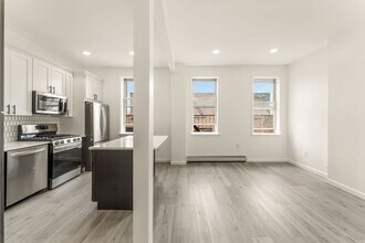 393 Baldwin Ave, Unit 2F in Jersey City, NJ - Building Photo - Building Photo