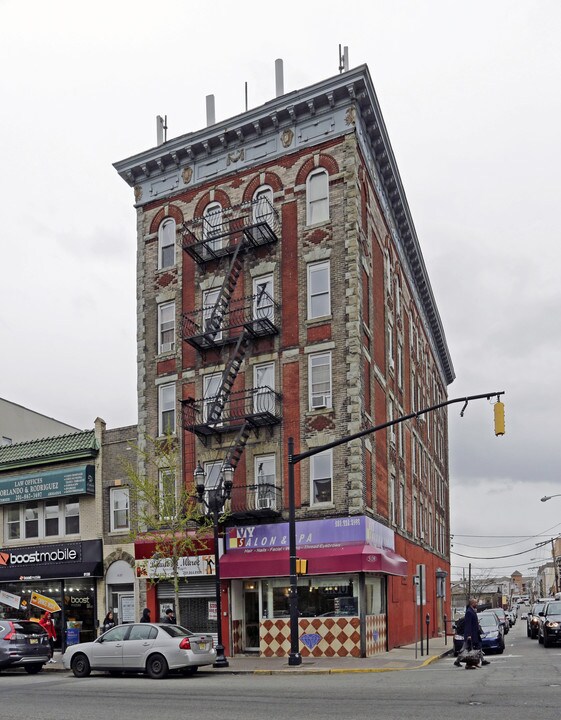 5137-5139 Bergenline Ave in West New York, NJ - Building Photo