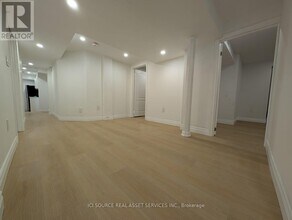 31 Pietro Dr in Vaughan, ON - Building Photo - Building Photo