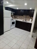 5896 Cozumel Dr in Mississauga, ON - Building Photo
