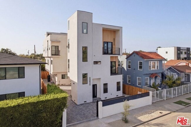 2837 Redondo Blvd in Los Angeles, CA - Building Photo - Building Photo