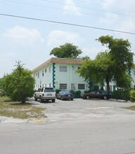 1000-1002 NW 2nd St in Fort Lauderdale, FL - Building Photo - Building Photo