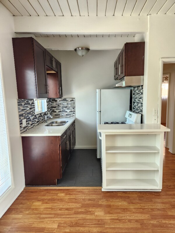 1909 Beachwood Dr, Unit 19 in Los Angeles, CA - Building Photo - Building Photo