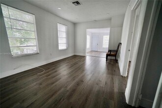 3376 NW 49th St in Miami, FL - Building Photo - Building Photo