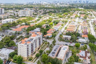 Villa Florini in Coral Gables, FL - Foto de edificio - Building Photo