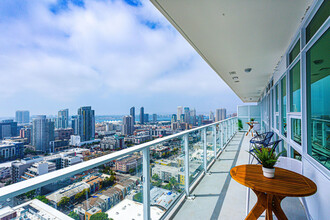 Pinnacle Broadway in San Diego, CA - Foto de edificio - Building Photo