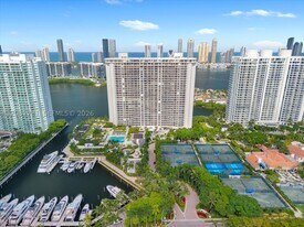 7000 Island Blvd in Aventura, FL - Building Photo