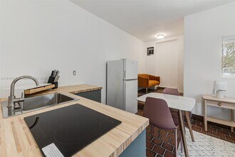 571 NE 64th St in Miami, FL - Building Photo - Building Photo