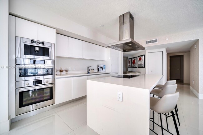 300 Sunny Isles Blvd, Unit 4-1701 in Sunny Isles Beach, FL - Building Photo - Building Photo
