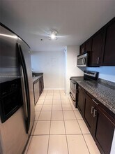 7601 E Treasure Dr, Unit 915 in North Bay Village, FL - Building Photo - Building Photo