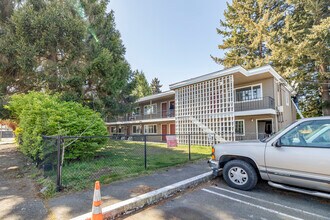 301 S 82nd St in Tacoma, WA - Building Photo - Primary Photo