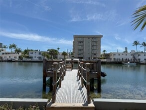 8401 Crespi Blvd in Miami, FL - Building Photo - Building Photo