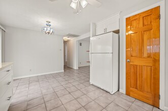 2 Whitney Ave in Old Saybrook, CT - Building Photo - Building Photo