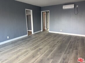 314 E 104th St in Los Angeles, CA - Building Photo - Building Photo