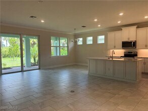 331 Tamarindo Ln in Naples, FL - Building Photo - Building Photo