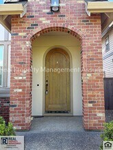 410 SW Basilone Terrace in Beaverton, OR - Building Photo - Building Photo