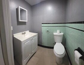 840 Dwelly St, Unit 2W in Fall River, MA - Building Photo - Building Photo