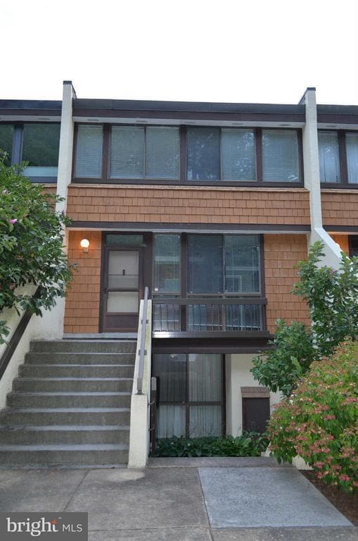property at 2310 S Quincy St