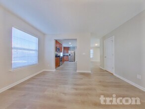 377 Longfellows Ln in Elgin, SC - Foto de edificio - Building Photo