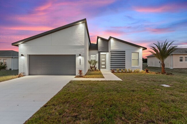 825 Colville Dr in Poinciana, FL - Building Photo - Building Photo