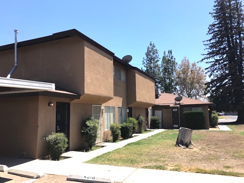 Planz Fourplex in Bakersfield, CA - Building Photo