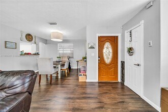875 E 29th St in Hialeah, FL - Building Photo - Building Photo