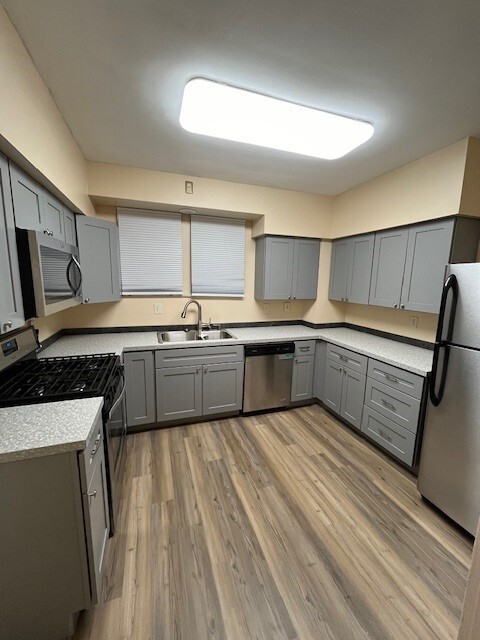 property at 6637 Dalzell Plz