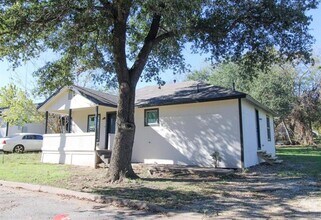 307 N Wilson St in Kaufman, TX - Building Photo - Building Photo