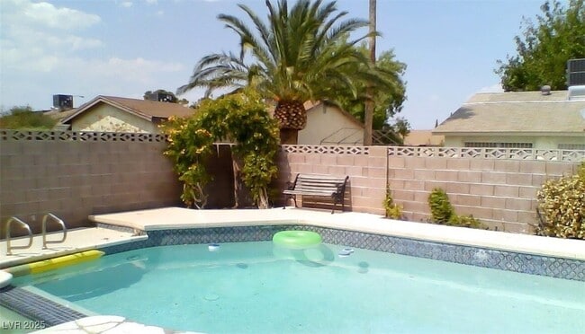 6270 W Arcadia Ave in Las Vegas, NV - Building Photo - Building Photo
