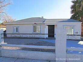 405 S 15th St in Las Vegas, NV - Building Photo