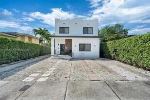920 SW 9th St in Miami, FL - Building Photo