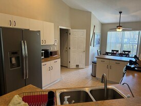 230 Oxford Ave in Panama City Beach, FL - Building Photo