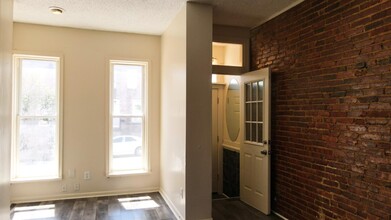 2133 Division St in Baltimore, MD - Foto de edificio - Building Photo