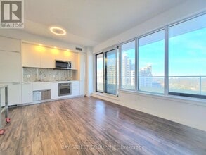 75 Canterbury Pl in Toronto, ON - Building Photo - Building Photo