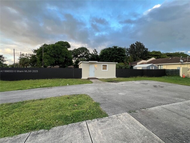 property at 10133 W Jessamine St