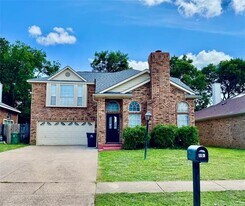 104 Moss Hill Dr in Arlington, TX - Building Photo