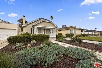 3807 W 59th Pl in Los Angeles, CA - Building Photo - Building Photo